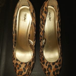 Mossimo Leppard round toe high heels